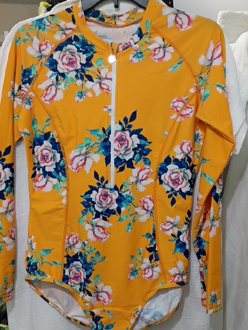 AS ROSE RICH LONG-SLEEVE FLORAL ZIP-FRONT RASH GUARD SWIMSUIT SIZE LARGE NWT